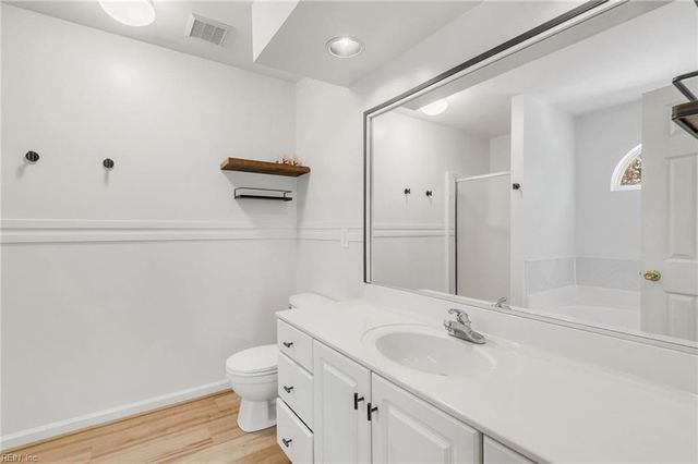 215 Amesbury LN, Newport News, VA 23606