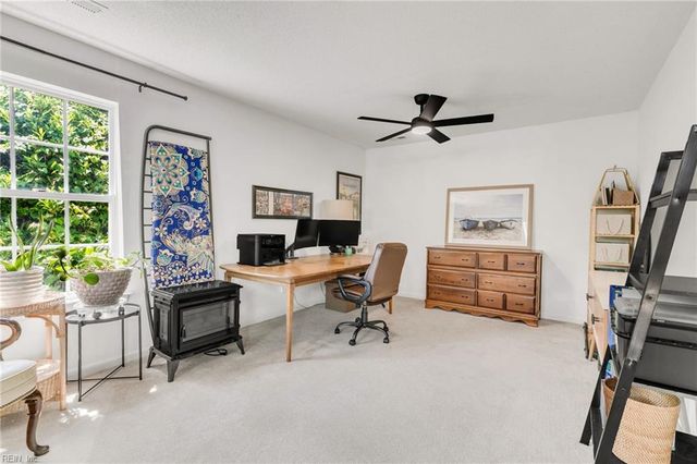 215 Amesbury LN, Newport News, VA 23606