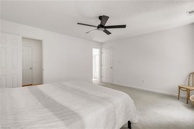 215 Amesbury LN, Newport News, VA 23606