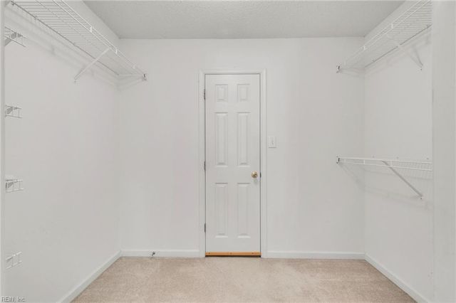 215 Amesbury LN, Newport News, VA 23606
