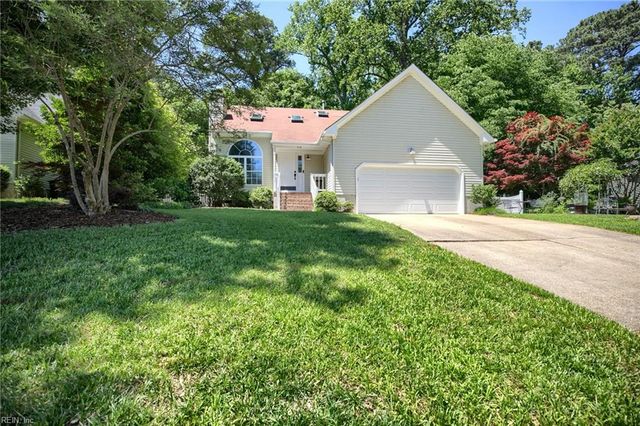 215 Amesbury LN, Newport News, VA 23606