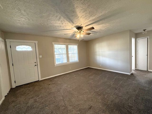 752 Osage Ave, Salina, KS 67401