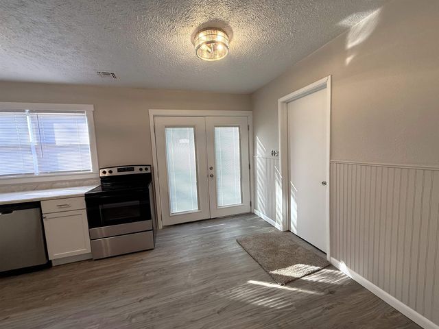 752 Osage Ave, Salina, KS 67401