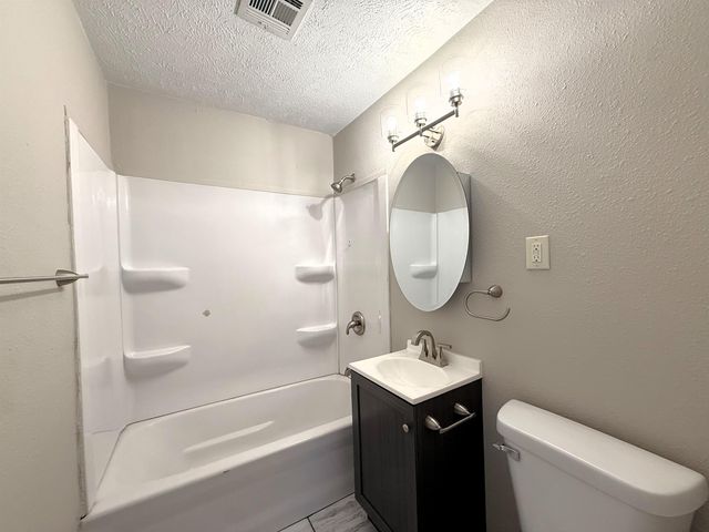 752 Osage Ave, Salina, KS 67401