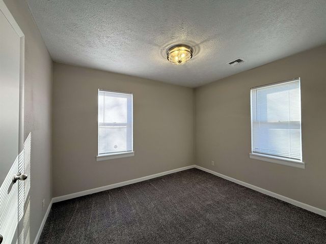 752 Osage Ave, Salina, KS 67401