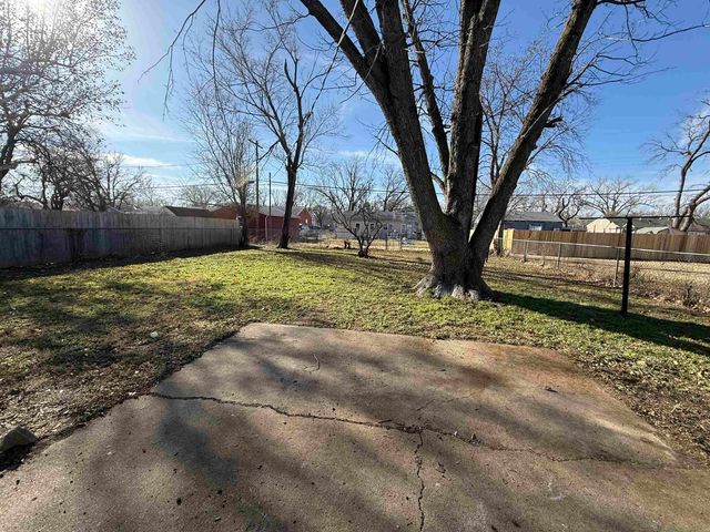 752 Osage Ave, Salina, KS 67401