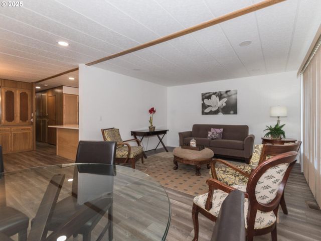 21016 Se STARK St 69, Gresham, OR 97030