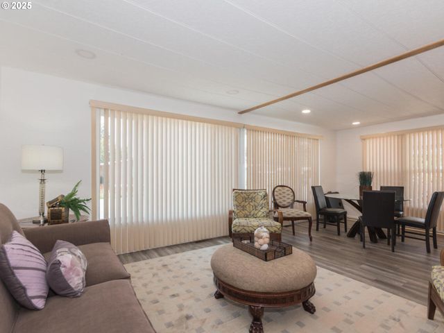 21016 Se STARK St 69, Gresham, OR 97030