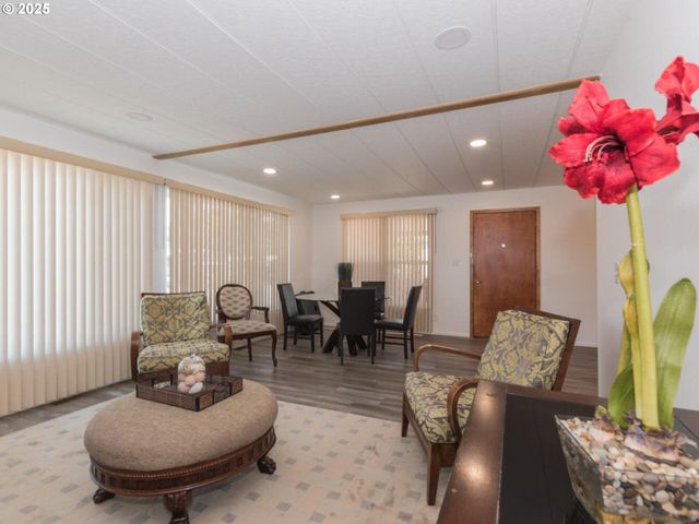 21016 Se STARK St 69, Gresham, OR 97030