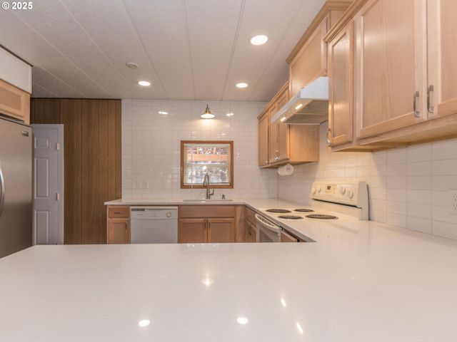 21016 Se STARK St 69, Gresham, OR 97030