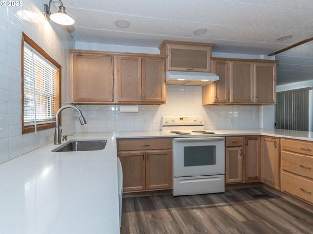 21016 Se STARK St 69, Gresham, OR 97030