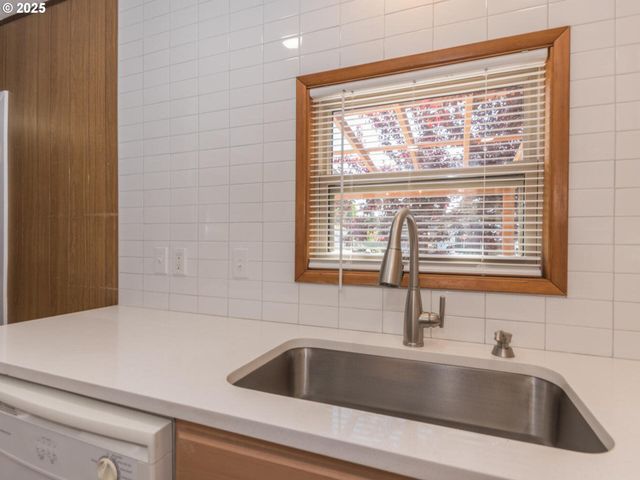 21016 Se STARK St 69, Gresham, OR 97030