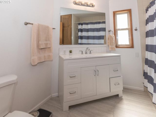 21016 Se STARK St 69, Gresham, OR 97030