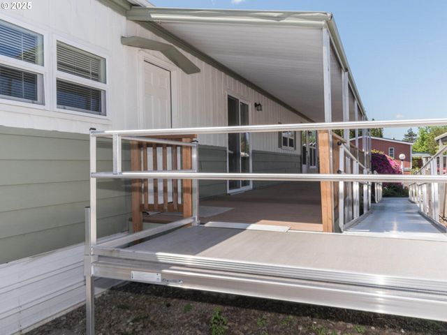 21016 Se STARK St 69, Gresham, OR 97030