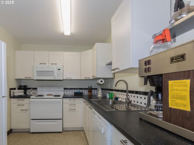 21016 Se STARK St 69, Gresham, OR 97030