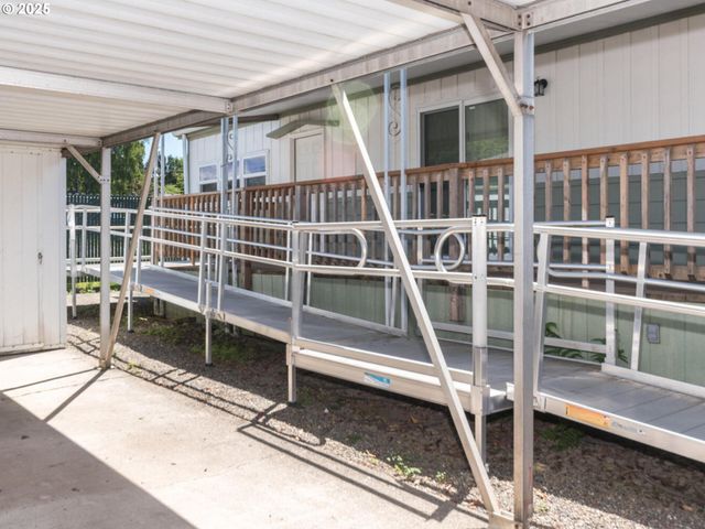 21016 Se STARK St 69, Gresham, OR 97030