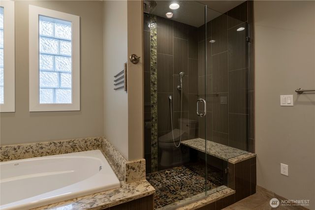 11633 NE 92nd St, Kirkland, WA 98033