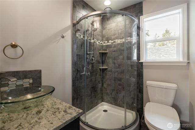 11633 NE 92nd St, Kirkland, WA 98033