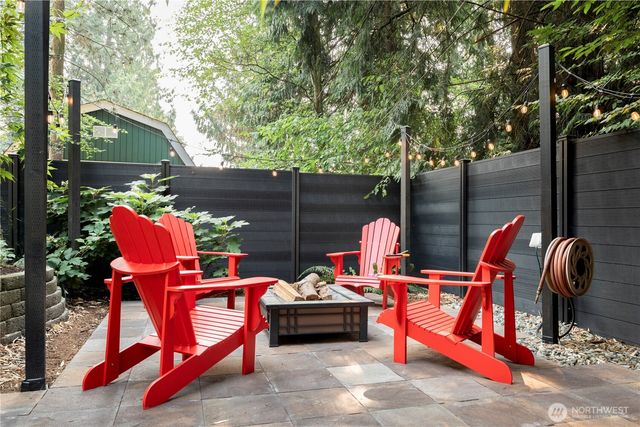 11633 NE 92nd St, Kirkland, WA 98033