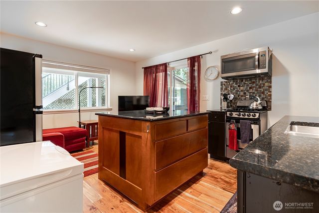 11633 NE 92nd St, Kirkland, WA 98033