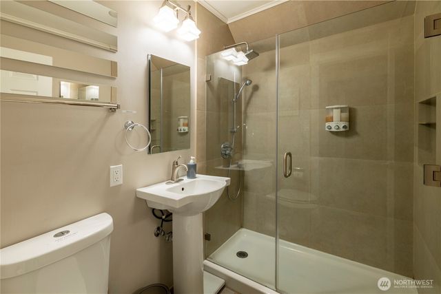 11633 NE 92nd St, Kirkland, WA 98033