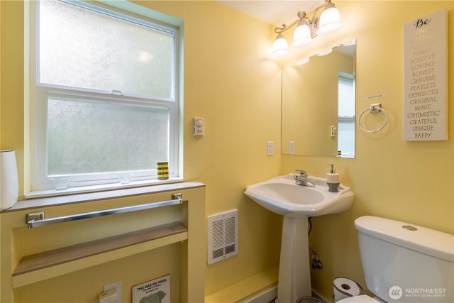 11633 NE 92nd St, Kirkland, WA 98033