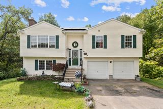 81 Hidden Pond Drive, Waterbury, CT 06704
