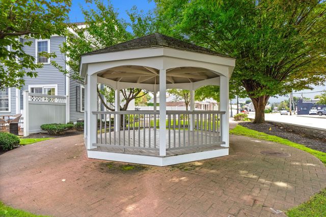 201 Main St 2, Woburn, MA 01801