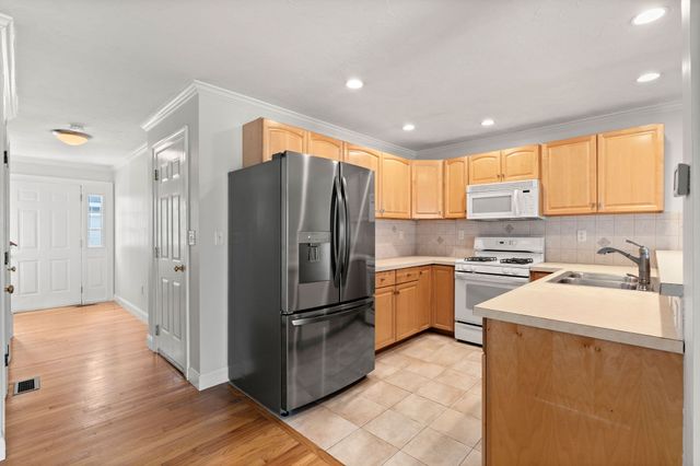 201 Main St 2, Woburn, MA 01801