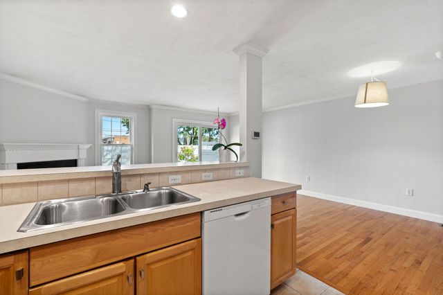 201 Main St 2, Woburn, MA 01801