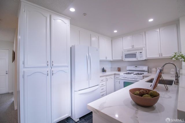 208 Oak Court, Daly City, CA 94014