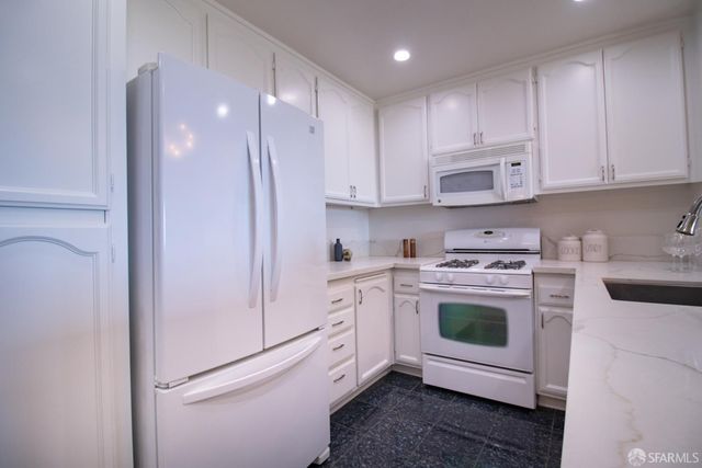 208 Oak Court, Daly City, CA 94014