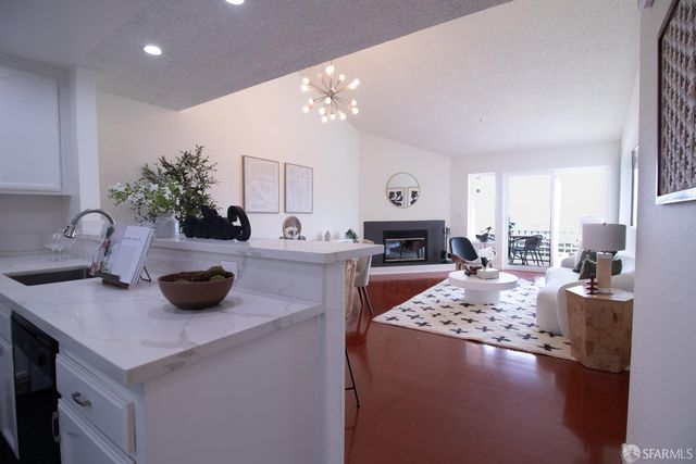 208 Oak Court, Daly City, CA 94014