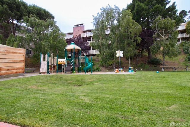 208 Oak Court, Daly City, CA 94014