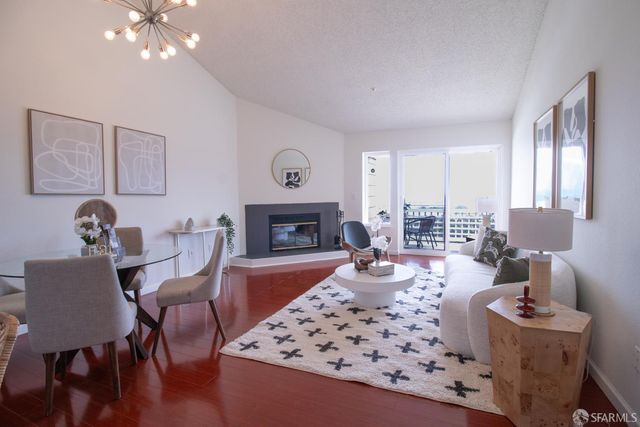 208 Oak Court, Daly City, CA 94014