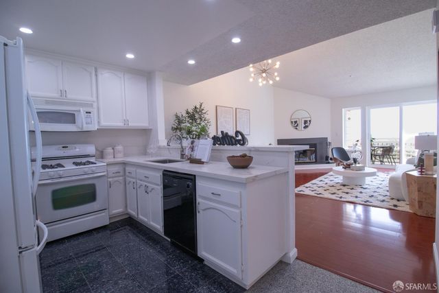 208 Oak Court, Daly City, CA 94014
