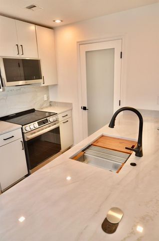 750 N TAMIAMI TRAIL 307, Sarasota, FL 34236