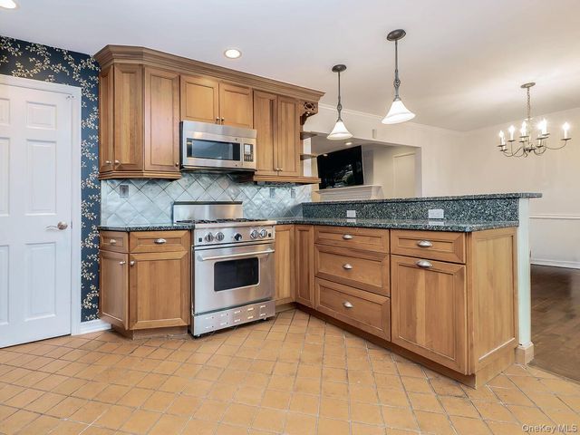 41 S 4th Street, Locust Valley, NY 11560