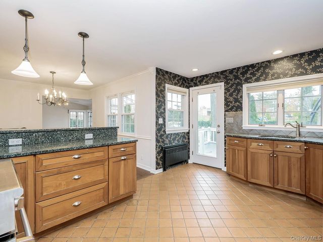 41 S 4th Street, Locust Valley, NY 11560