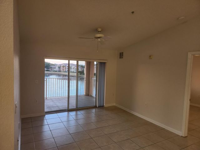 271 SW Palm Dr Apt 306, Port St Lucie, FL 34986