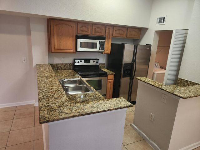 271 SW Palm Dr Apt 306, Port St Lucie, FL 34986