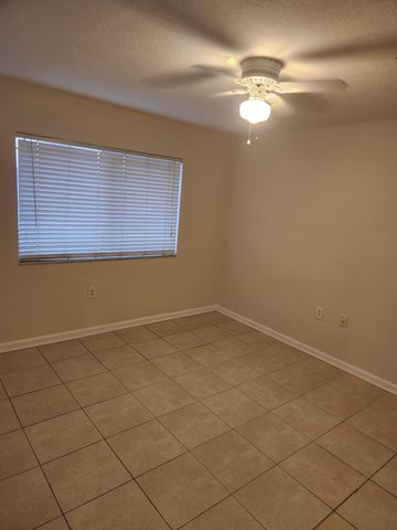 271 SW Palm Dr Apt 306, Port St Lucie, FL 34986