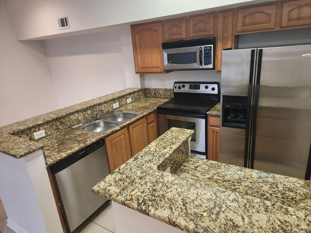 271 SW Palm Dr Apt 306, Port St Lucie, FL 34986