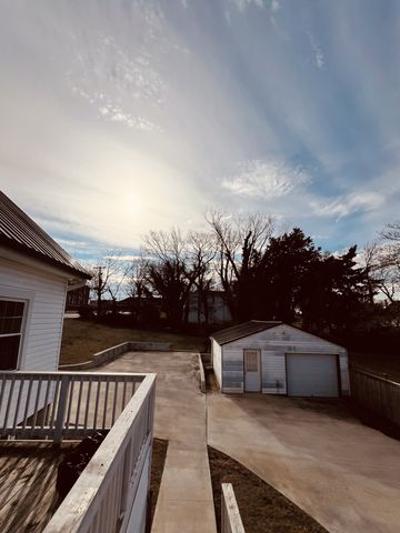 748 Main St, Clarksville, TN 37040