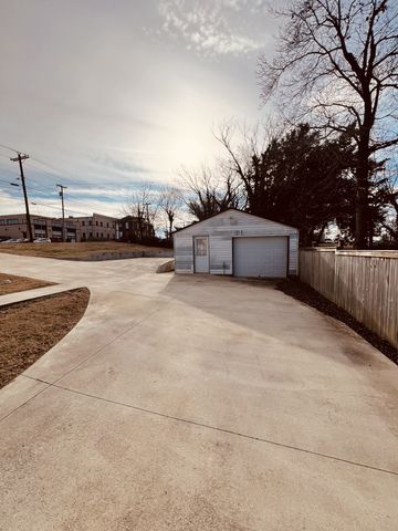 748 Main St, Clarksville, TN 37040