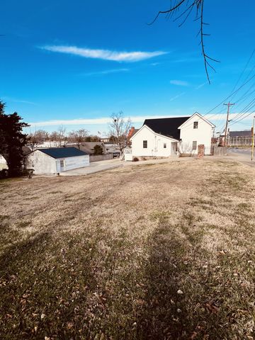 748 Main St, Clarksville, TN 37040