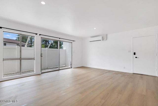 605 Warwick Avenue 629-1, Thousand Oaks, CA 91360
