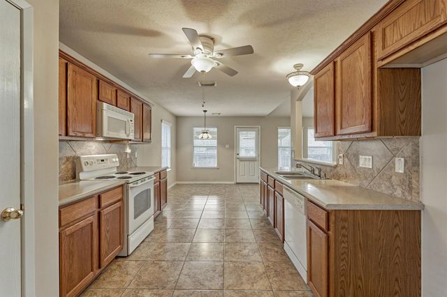 13001 Victoria Regina Drive, Montgomery, TX 77356