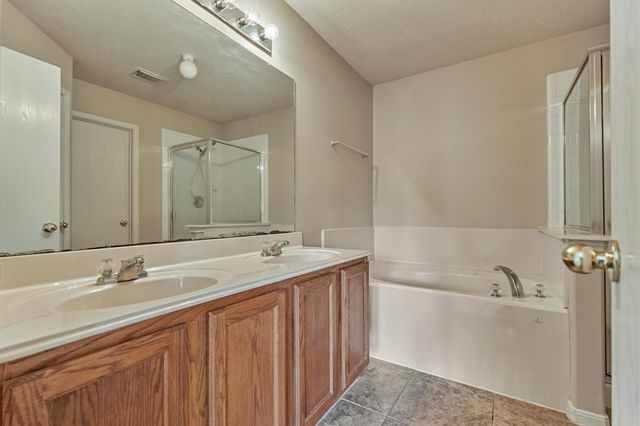 13001 Victoria Regina Drive, Montgomery, TX 77356