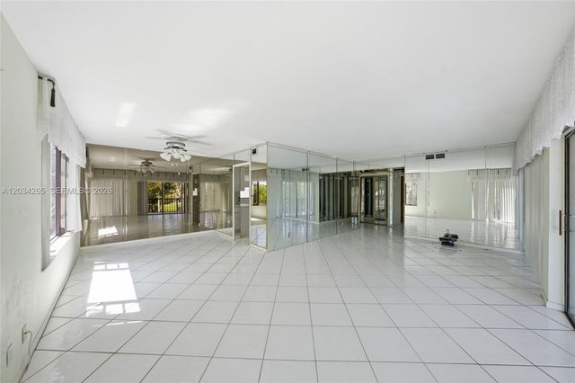 6010 S Falls Cir Drive 323, Lauderhill, FL 33319
